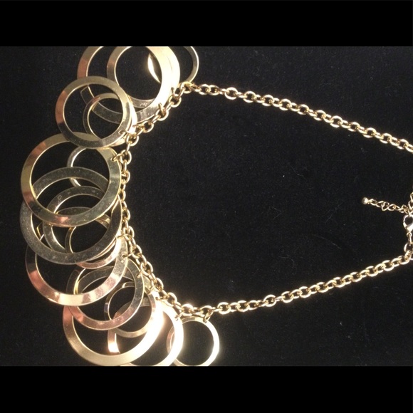 Round ring necklace with woven clip on earrings - Picture 2 of 3